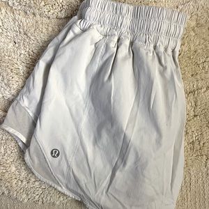 Lululemon 6Tall hottie hot short